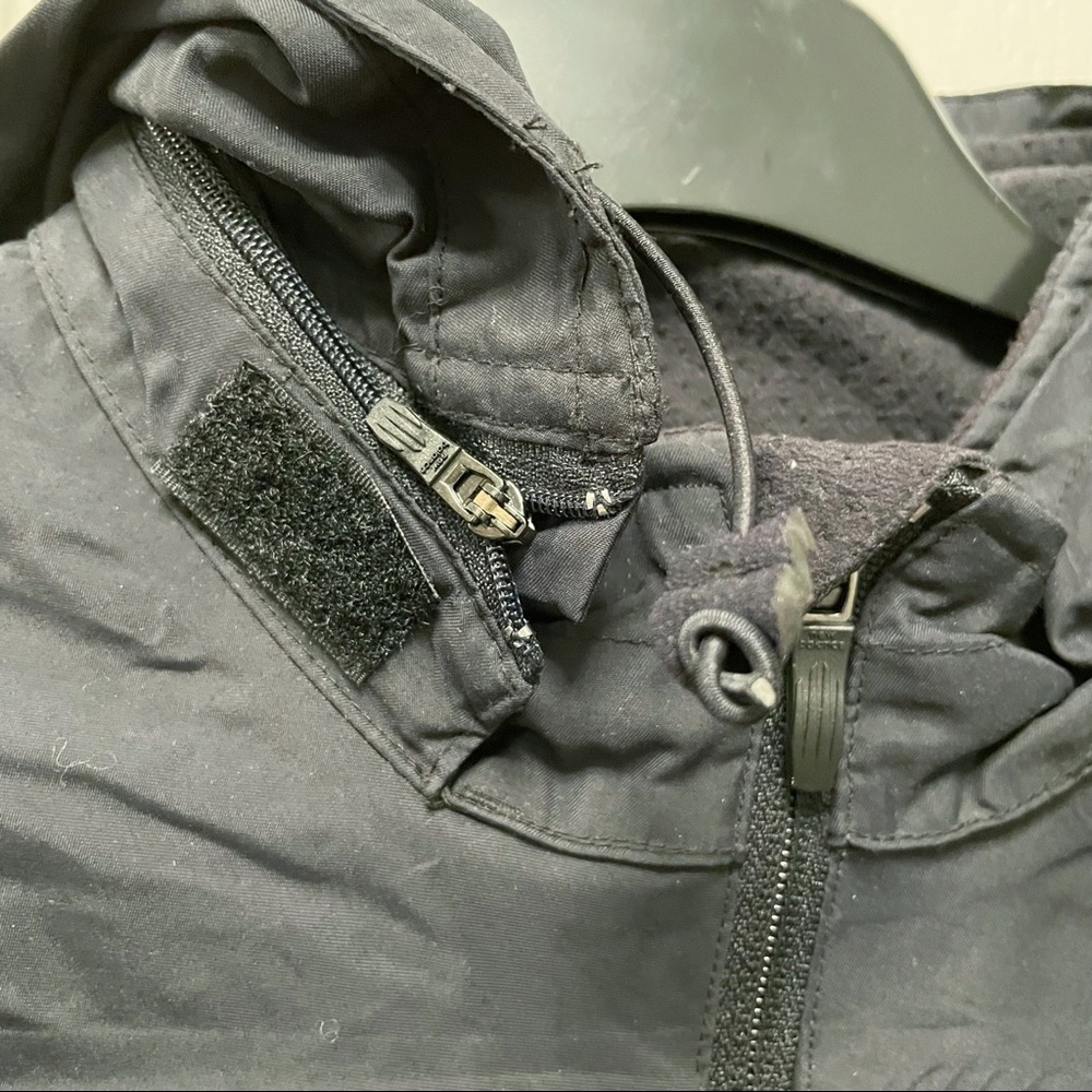 NEW BALANCE Black Windbreaker - Picture 2 of 8